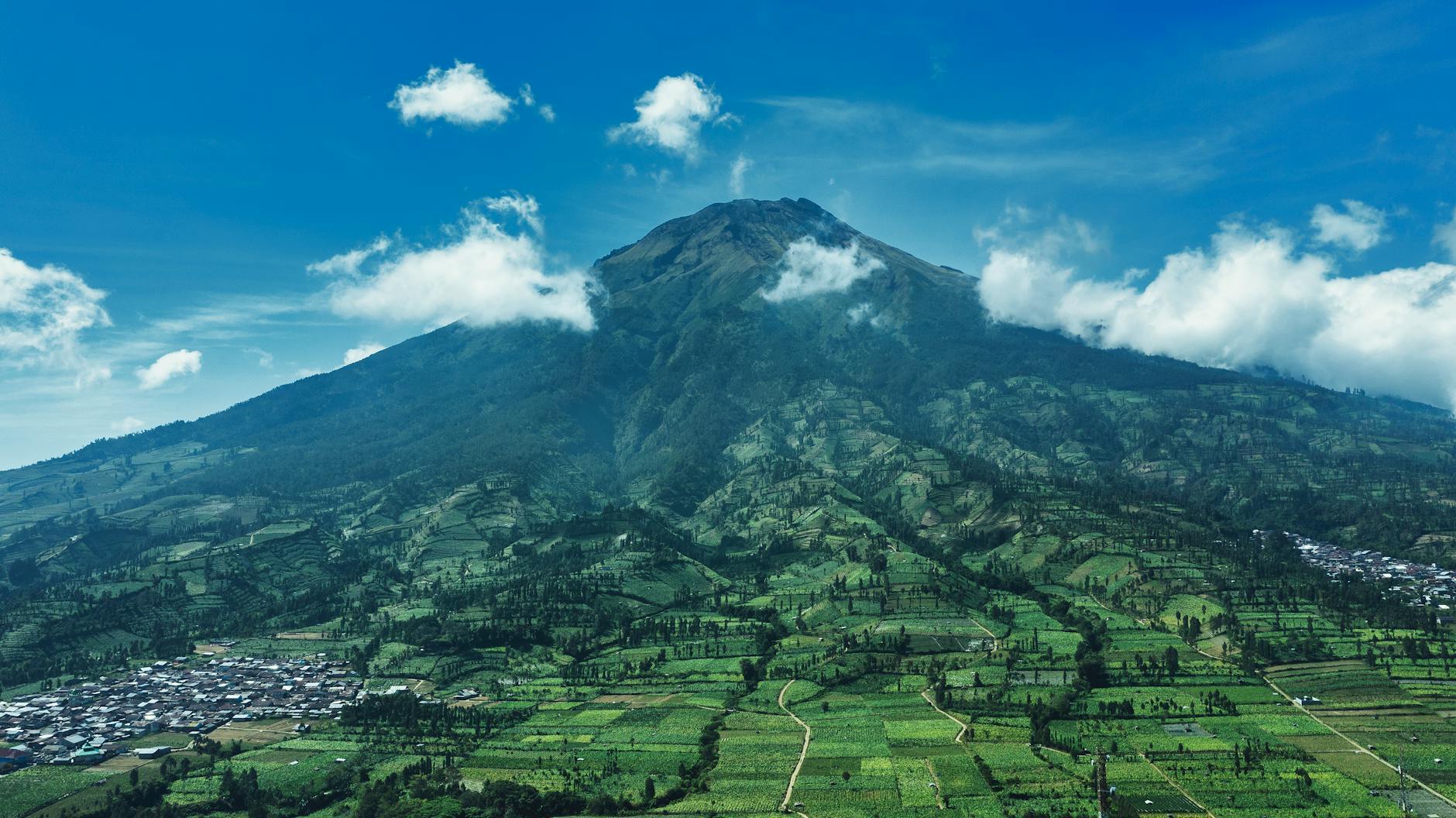 indonesia mountain sumbing mountain